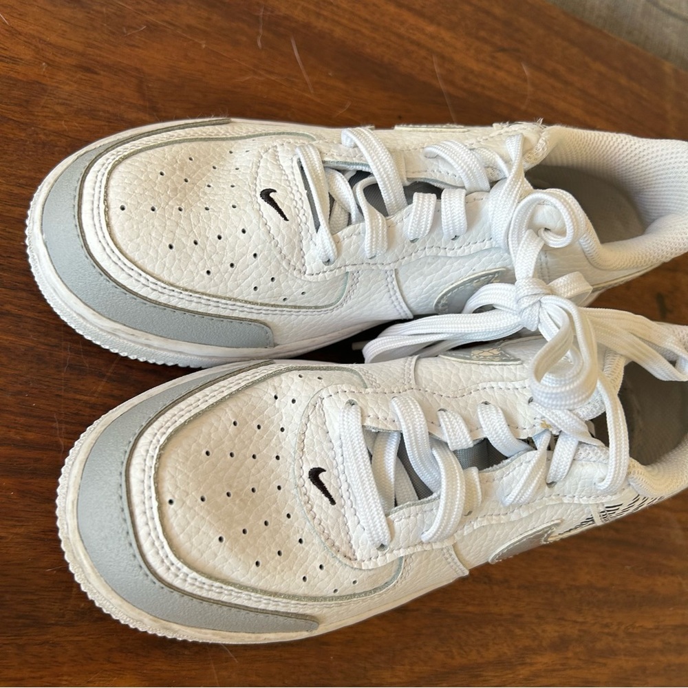 Kids white grey Air Force 1 Nike in great shape kids child size 2 Y silver beige - Picture 5 of 16